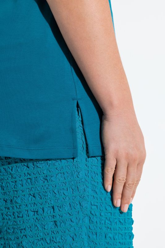 Тениска с бродирани акценти