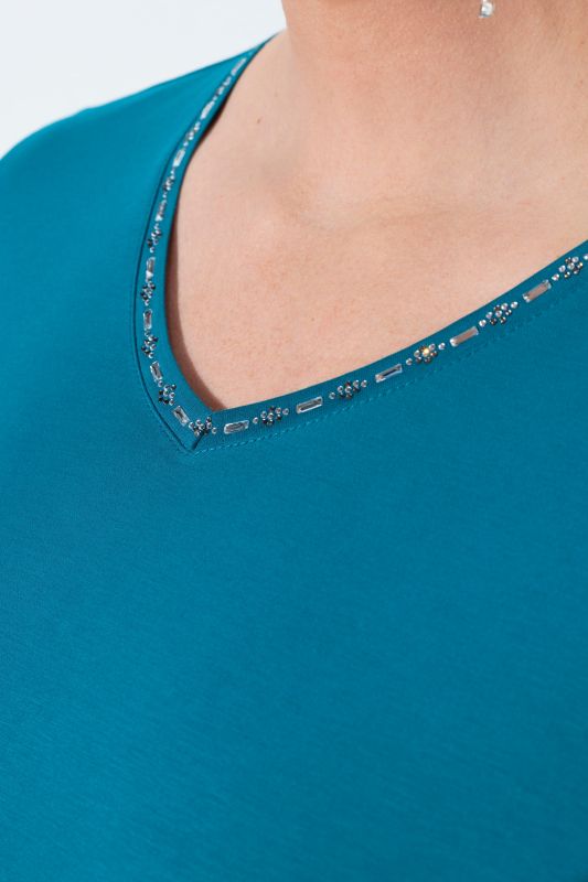 Тениска с бродирани акценти