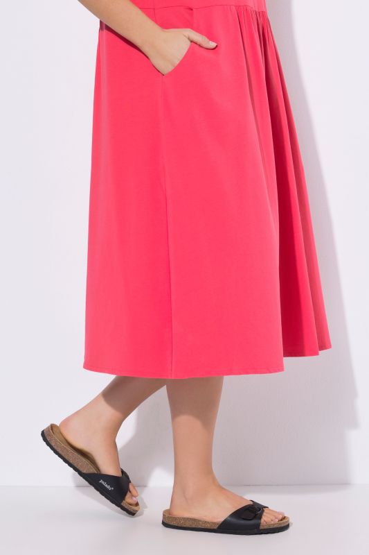 Рокля с къси ръкави