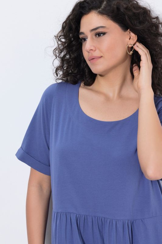 Рокля с къси ръкави