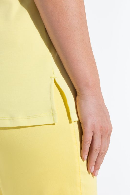 Блуза с яка и къси ръкави