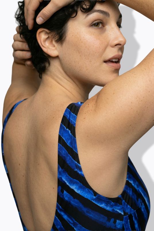 Бански с рисувани райета