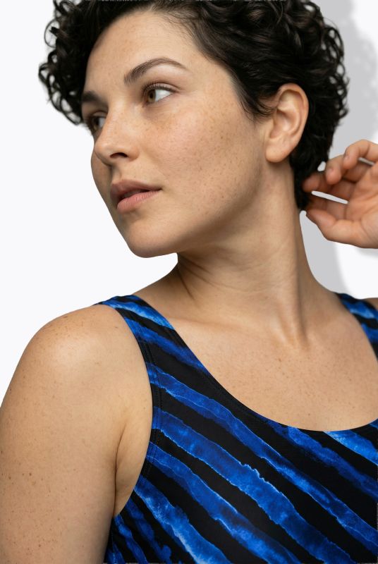 Бански с рисувани райета