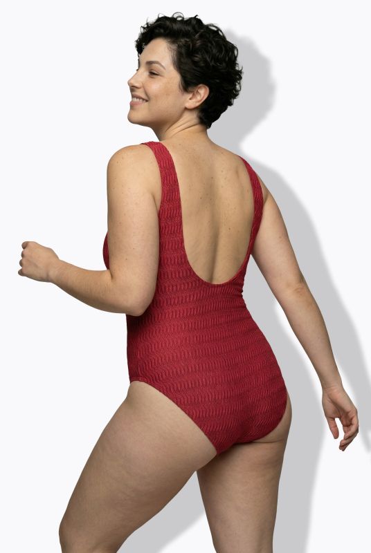 Бански с текстурирана материя