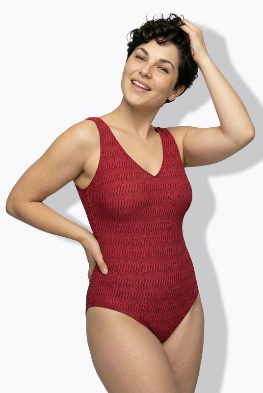 Бански с текстурирана материя