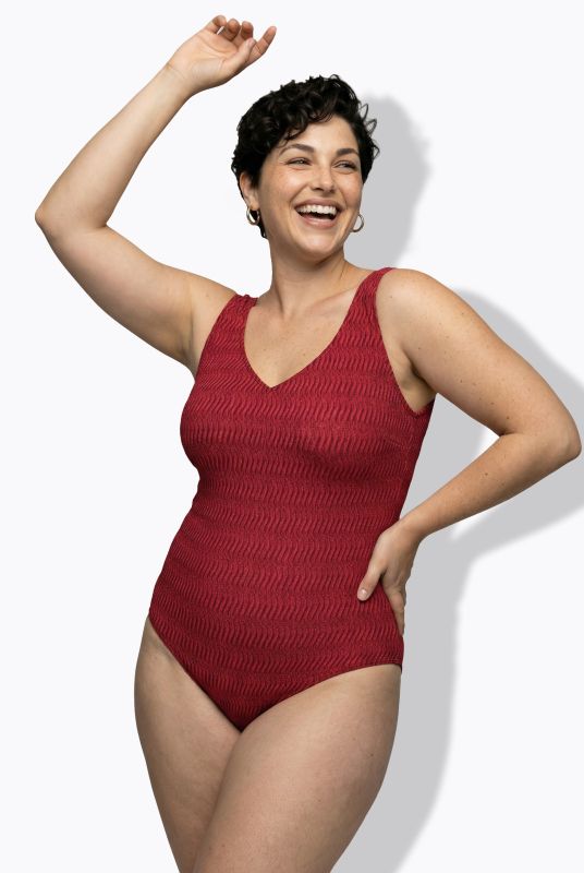 Бански с текстурирана материя