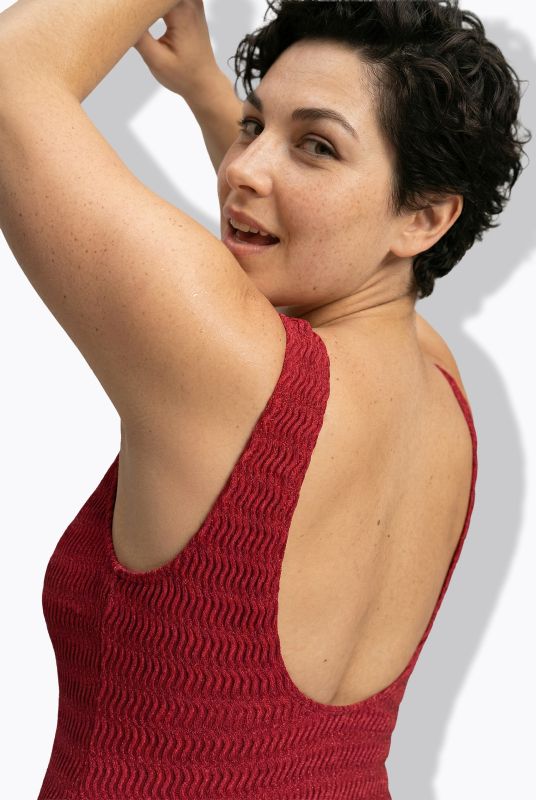 Бански с текстурирана материя