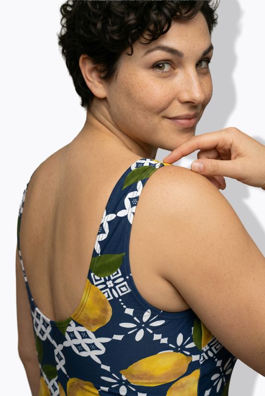 Бански с геометричен принт на лимони