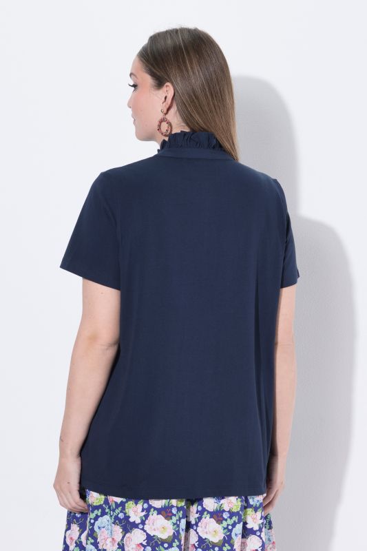 Тениска с къдраво деколте