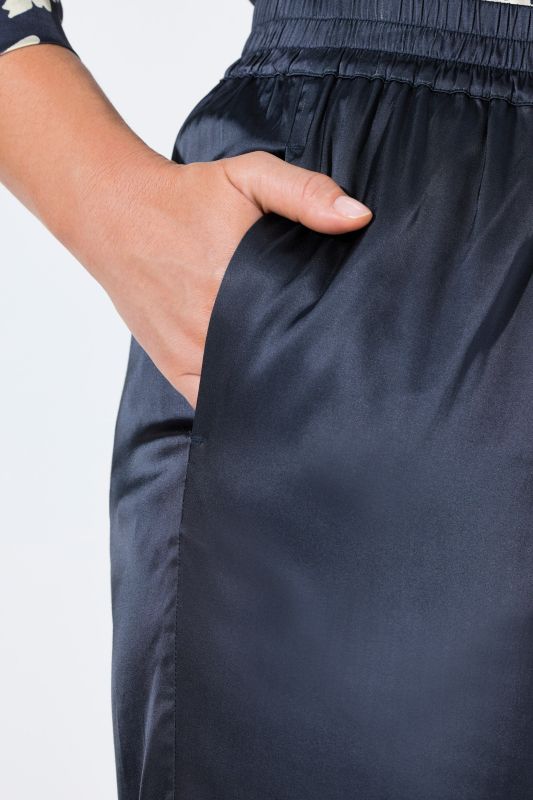 Панталон сатениран с принт