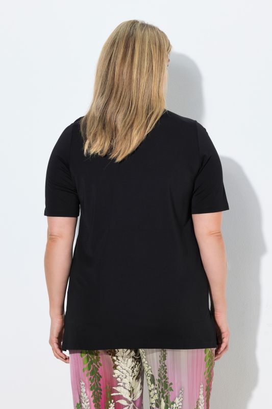 Тениска с бродерия на деколтето