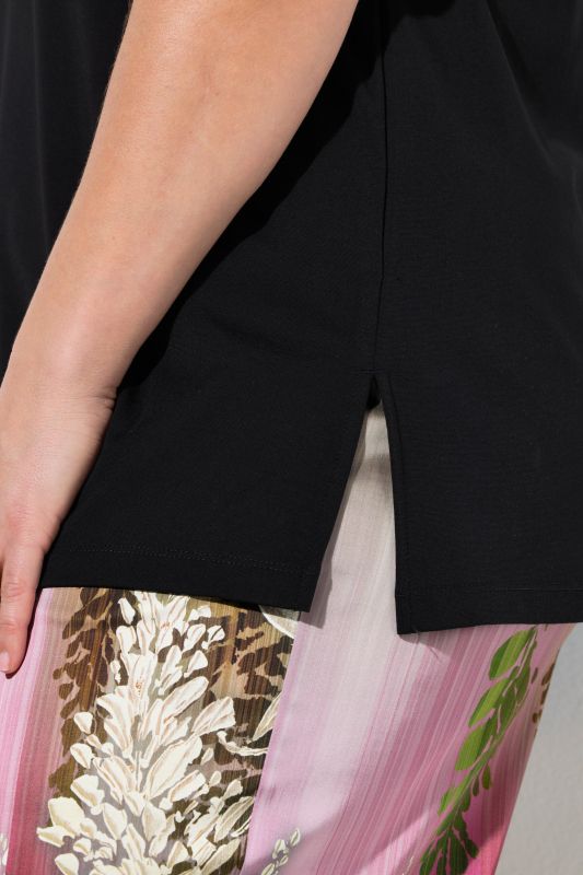 Тениска с бродерия на деколтето