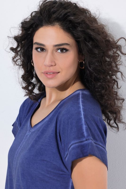 Тениска с неравномерни цветове