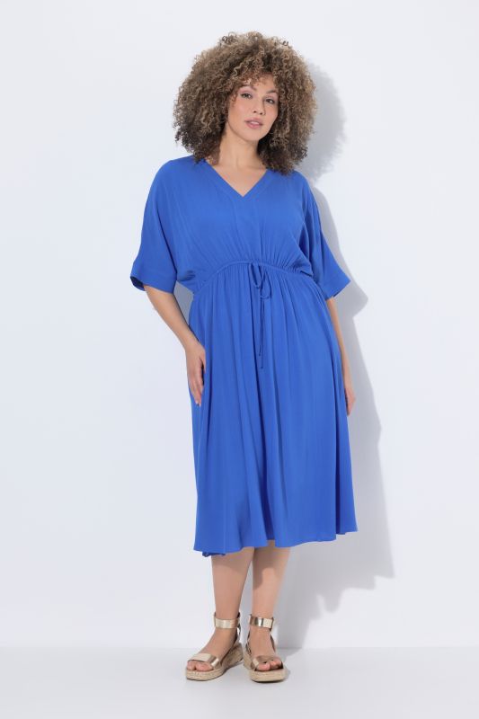 Рокля с акцент на талията