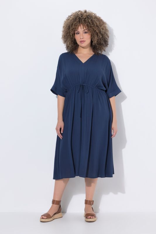 Рокля с акцент на талията