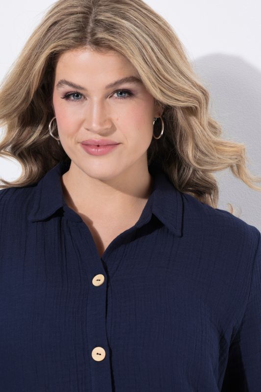 Риза от муселин с контрастни копчета