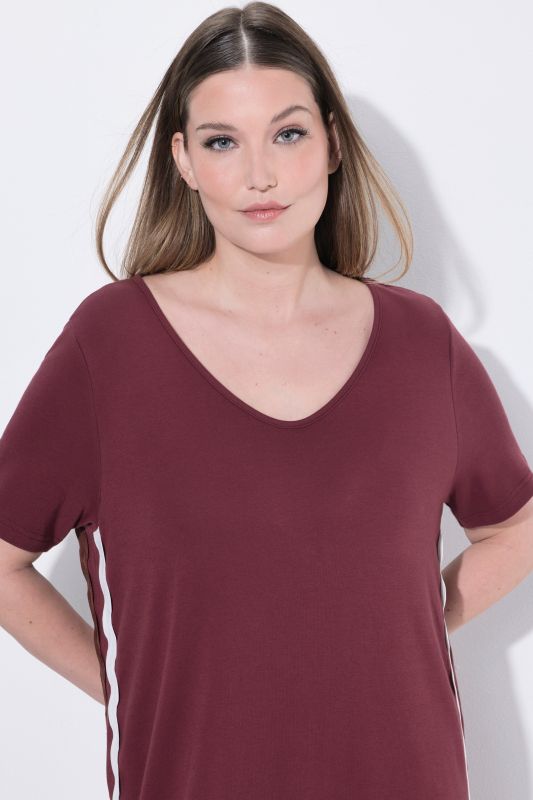 Рокля с контрастни мотиви