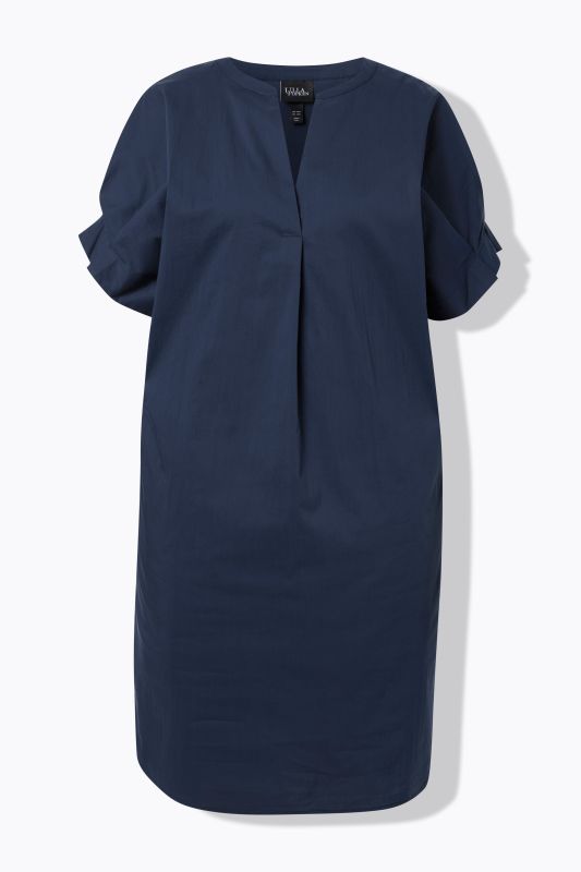 Рокля с акцент на късите ръкави