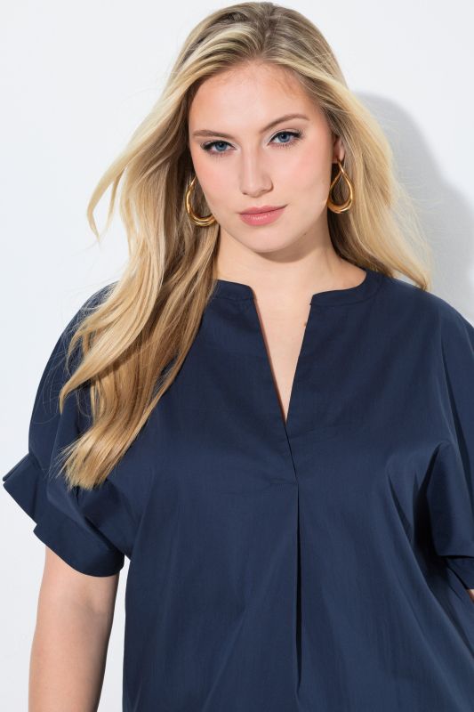 Рокля с акцент на късите ръкави