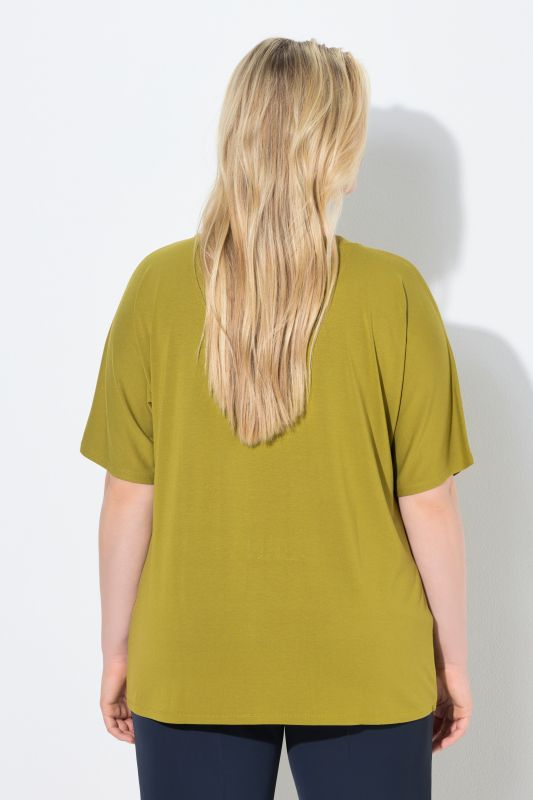 Тениска с декоративни камъчета