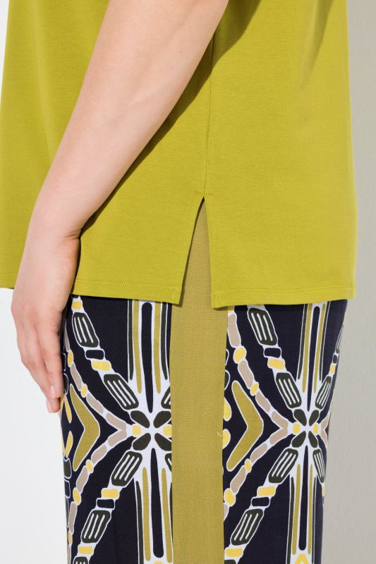 Тениска с прозрачни мрежести акценти