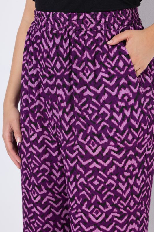 Панталон с геометричен десен