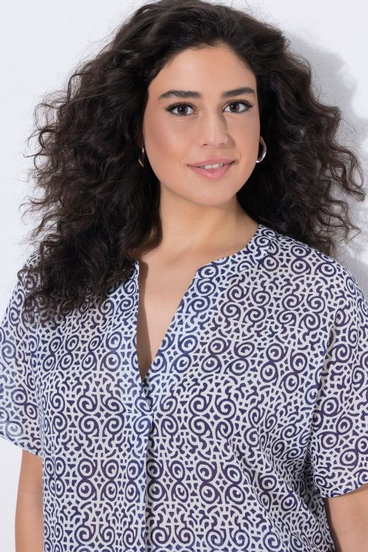 Блуза с принт и драперия на деколтето