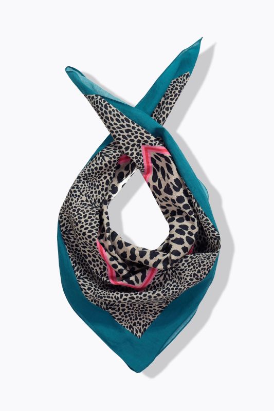 Scarf leopard