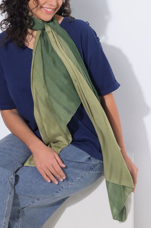 Шал с текстурирани райета