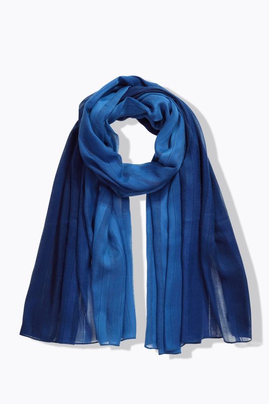 Шал с текстурирани райета