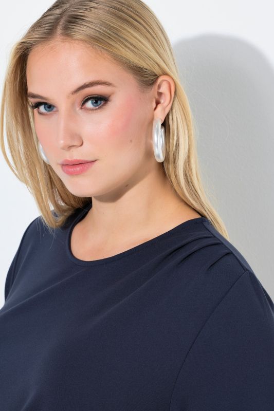 Рокля с графични райета