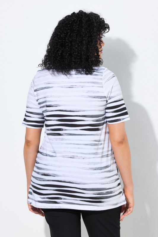 Тениска с артистични райета