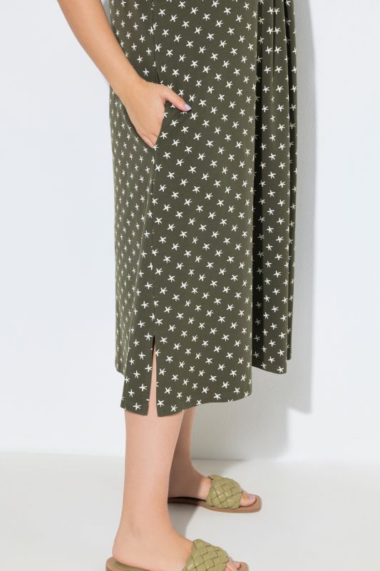 Star Print V-Neck Midi Dress