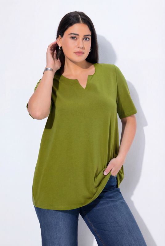 Essential Notch Neck Stretch Tee