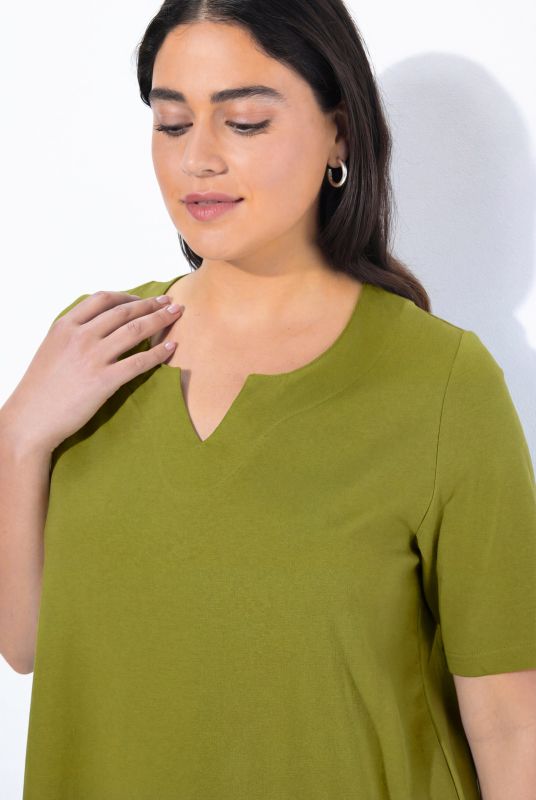 Essential Notch Neck Stretch Tee