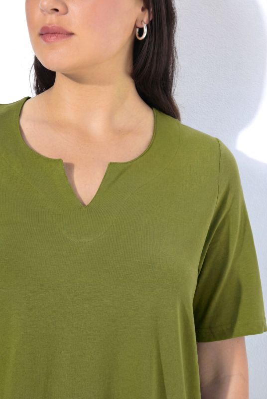 Essential Notch Neck Stretch Tee