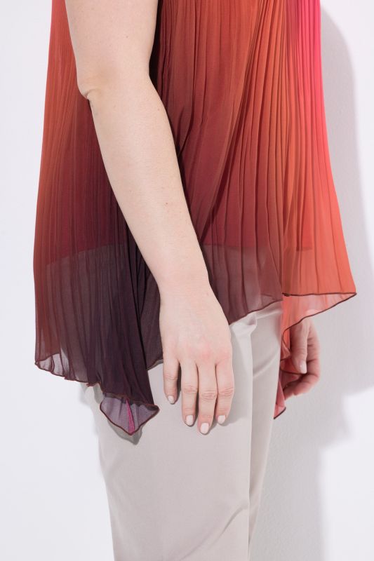 Allover Pleated Sleeveless Gradient Blouse