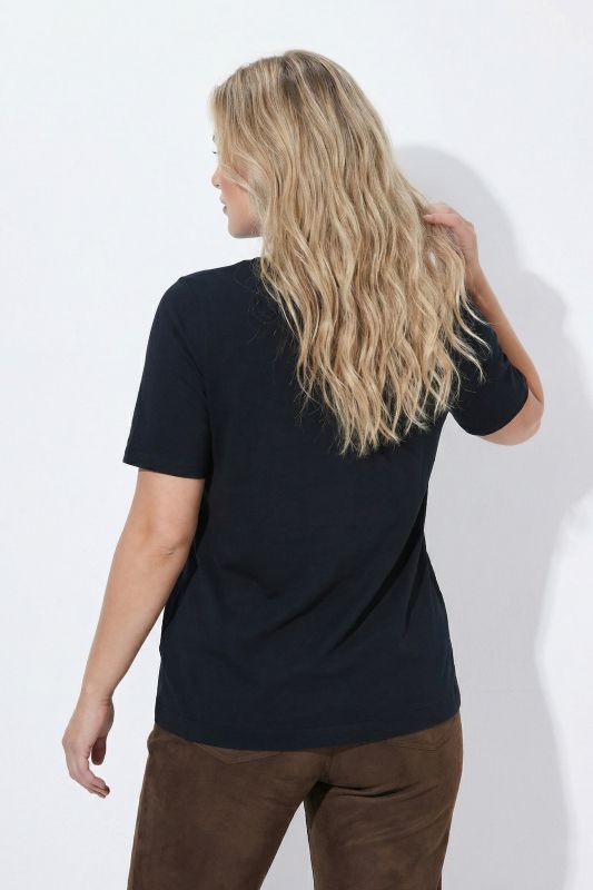 Trachten Buddy Knot Hem Graphic Tee