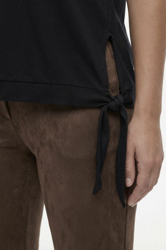 Trachten Buddy Knot Hem Graphic Tee