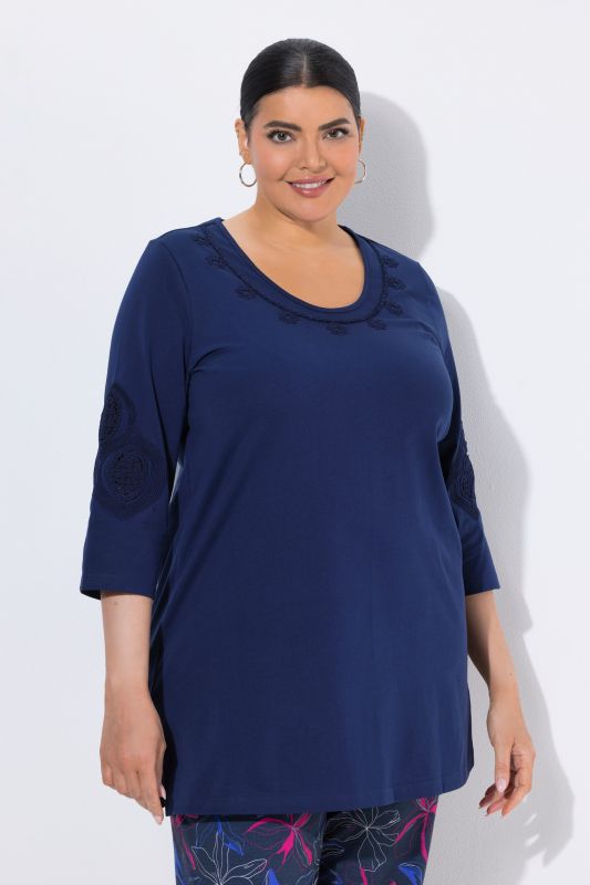 Embroidered 3/4 Sleeve Knit Tunic