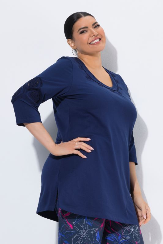Embroidered 3/4 Sleeve Knit Tunic