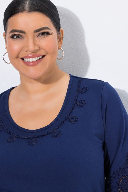 Embroidered 3/4 Sleeve Knit Tunic