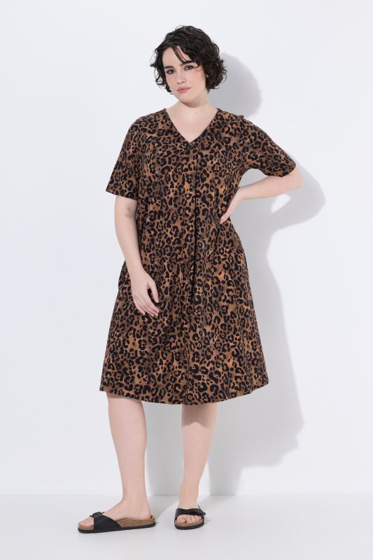 Allover Print Short Sleeve Pocket Dress