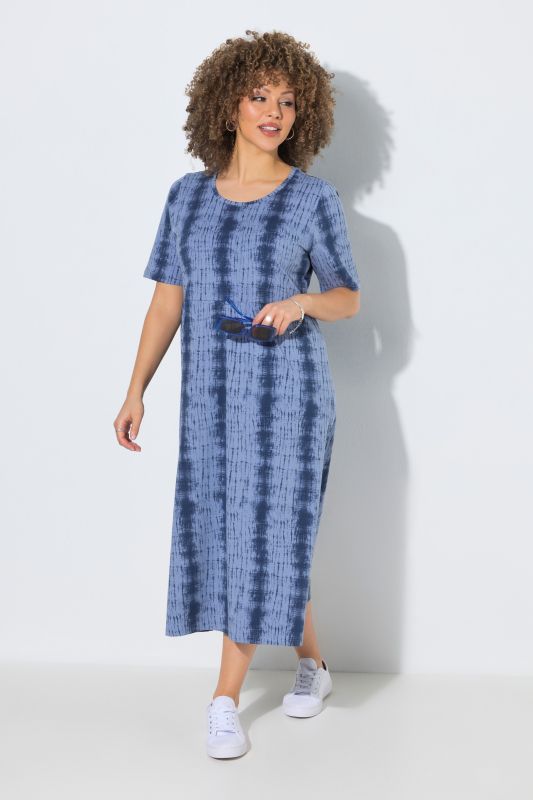 Рокля с райета в модерен батиков вид