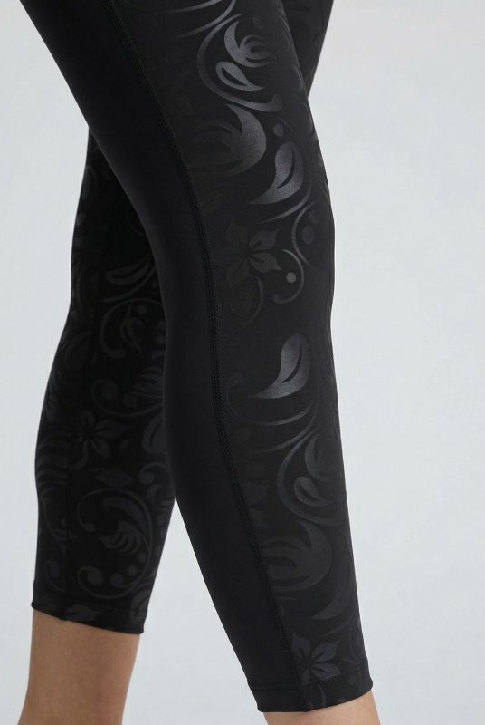 Tonal Floral Quick-Dry Performance Leggings