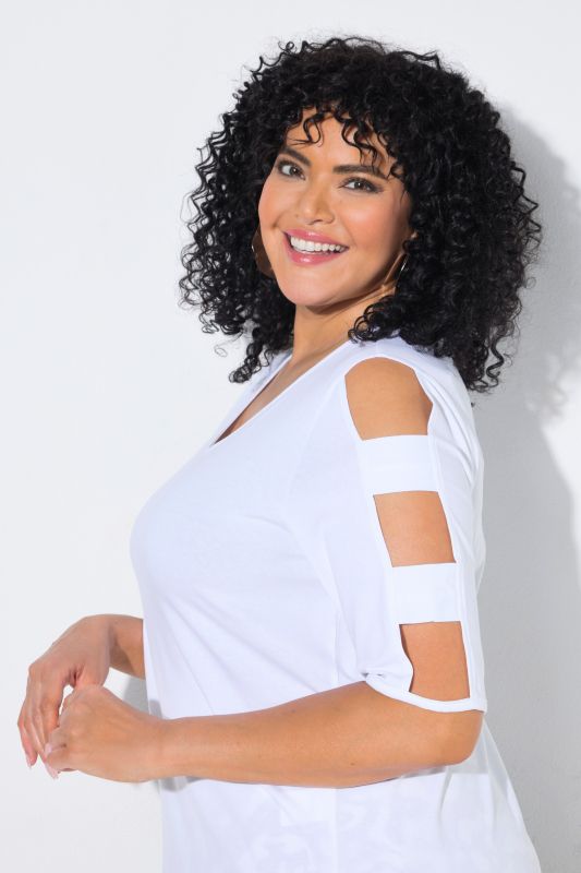 Блуза с изрязани отгоре ръкави