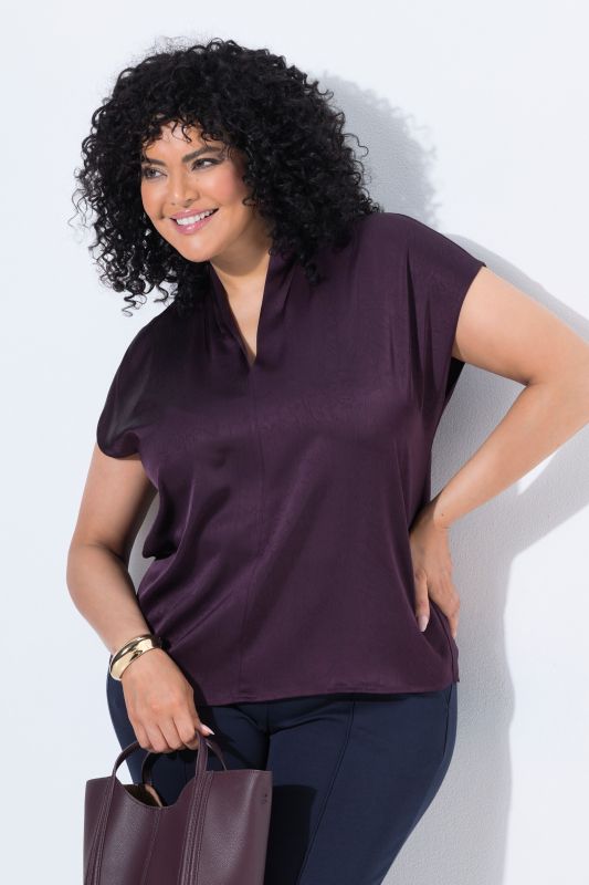 Блуза с V-образно деколте с малка яка