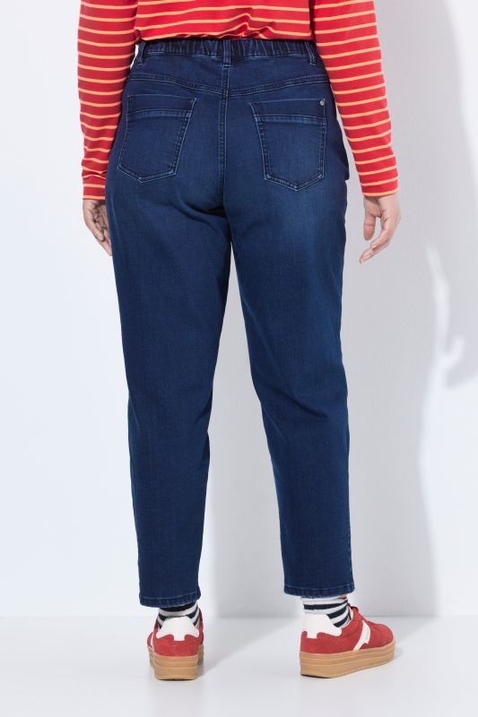 Tapered Leg Stretch Fit Mom Jeans