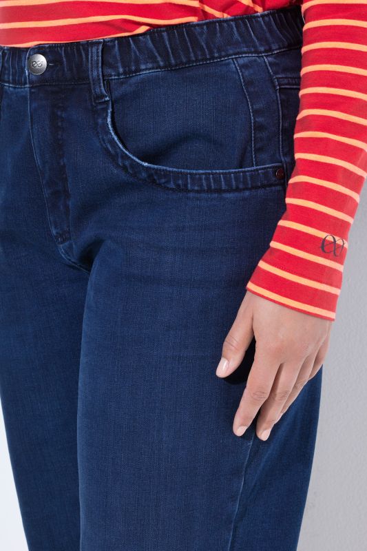 Tapered Leg Stretch Fit Mom Jeans