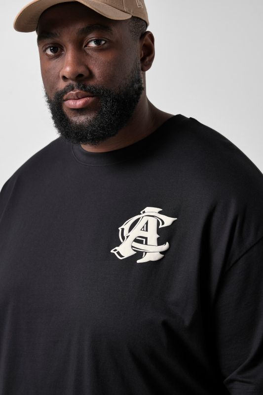 STHUGE T-shirt